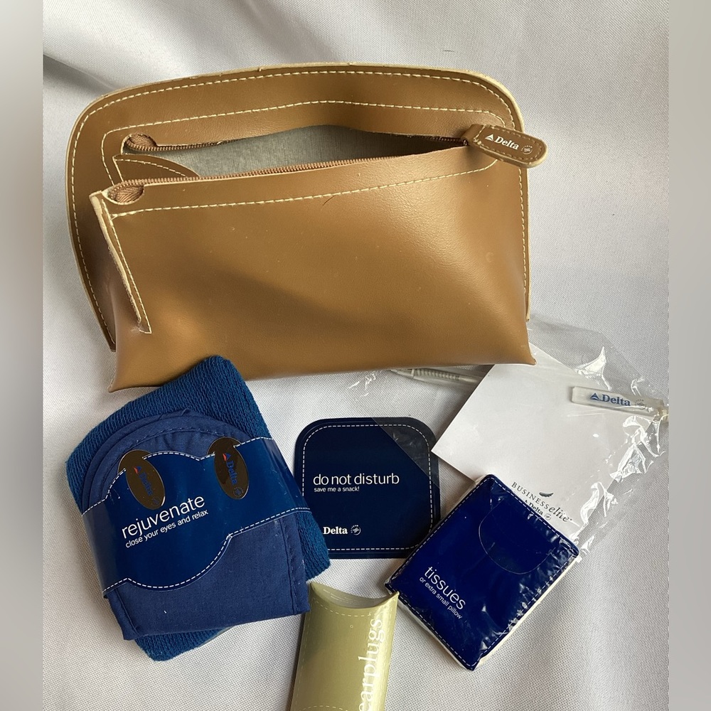 Delta Airlines Business Class Amenity bag